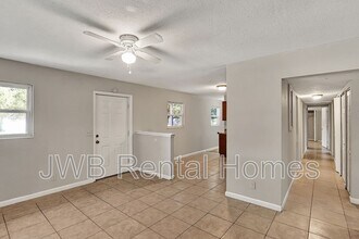 2338 Looking Glass Ln in Jacksonville, FL - Building Photo - Building Photo