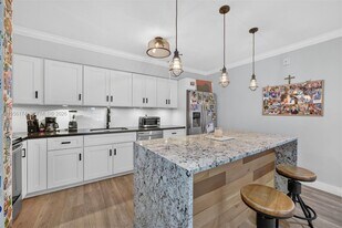 7929 SW 104th St in Miami, FL - Building Photo