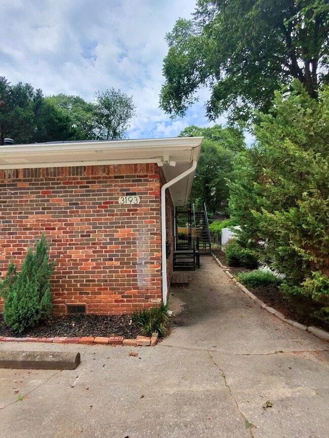 3193 E Point St in Atlanta, GA - Foto de edificio - Building Photo