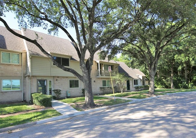 2115 E Weldon Dr in Houston, TX - Building Photo - Building Photo