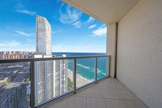 16699 Collins Ave, Unit 3306 in Sunny Isles Beach, FL - Building Photo - Building Photo