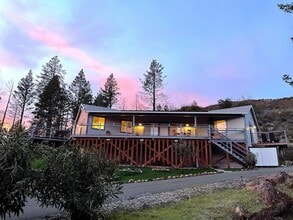 323 Bodmer Ln in Santa Rosa, CA - Building Photo - Building Photo