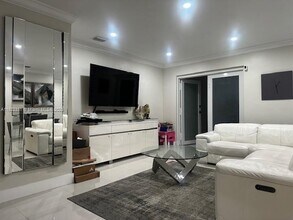 9420 SW 55th St in Miami, FL - Building Photo - Building Photo