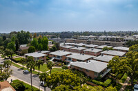 Villa San Pasqual in Pasadena, CA - Foto de edificio - Building Photo