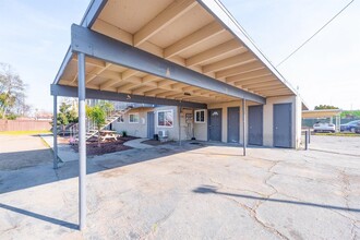 4431 E Hedges Ave in Fresno, CA - Building Photo - Building Photo