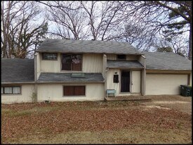 11320 Southridge Dr, Unit 1-204 in Little Rock, AR - Building Photo