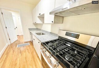 523 E 3rd St, Unit 1F in Boston, MA - Foto de edificio - Building Photo