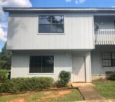 1000 Park St in Troy, AL - Building Photo