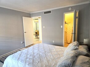 10053 Westpark Dr in Houston, TX - Building Photo - Building Photo