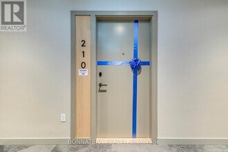 720 Whitlock Ave in Milton, ON - Building Photo - Building Photo