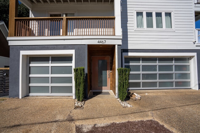 4467 Ocean View Ave in Virginia Beach, VA - Building Photo - Building Photo