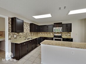 2802 Redrock Trail in San Antonio, TX - Building Photo - Building Photo