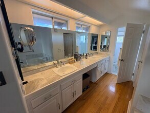 4201 E Ocean Blvd in Long Beach, CA - Foto de edificio - Building Photo