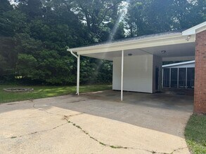 5711 Roundtable Rd in Greensboro, NC - Building Photo - Building Photo