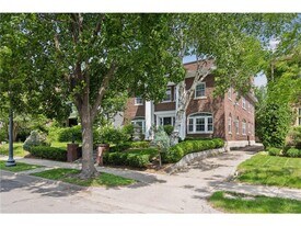 1785 Dupont Ave S in Minneapolis, MN - Building Photo