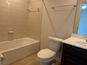 22899 Chestnut Oak Terrace in Sterling, VA - Foto de edificio - Building Photo