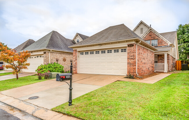 1033 W Montebello Cir in Memphis, TN - Building Photo - Building Photo