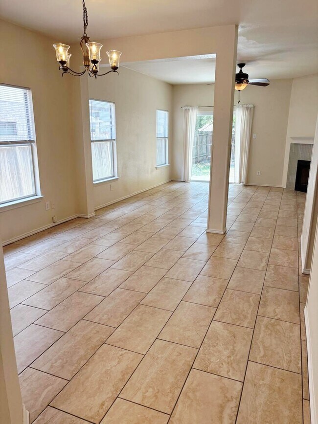 1311 Hazelbury Ln in San Antonio, TX - Building Photo - Building Photo