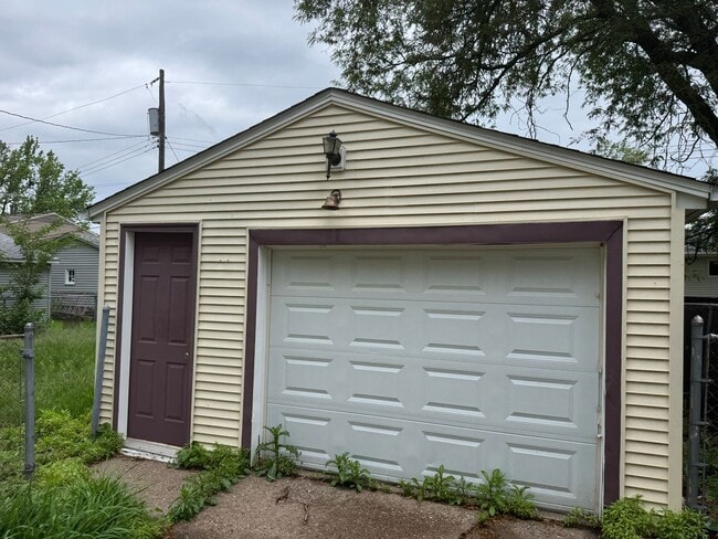 5029 47th Ave in Moline, IL - Building Photo - Building Photo