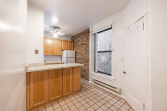 1226 N Dearborn St, Unit A2 in Chicago, IL - Foto de edificio - Building Photo