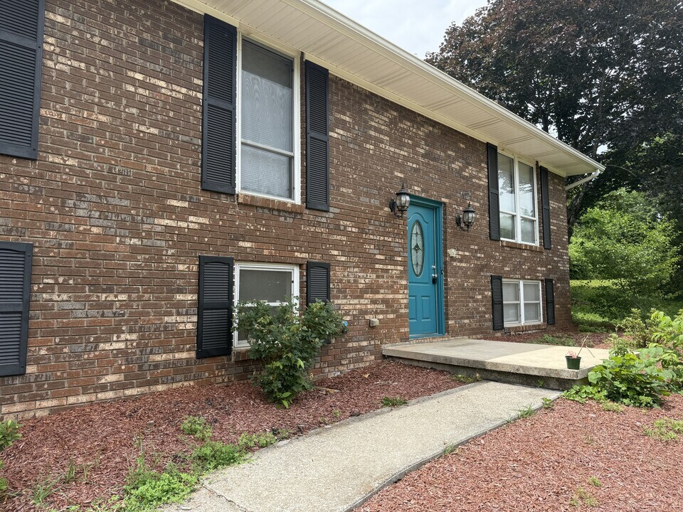 423 Kendall Rd in Knoxville, TN - Building Photo