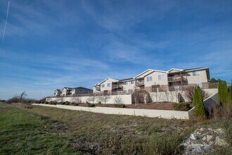 Gateway Estates Apartments in Beloit, WI - Foto de edificio - Building Photo