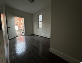 60 Bidwell Ave in Jersey City, NJ - Foto de edificio - Building Photo