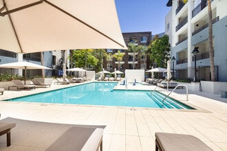 Elan Huntington Beach in Huntington Beach, CA - Building Photo - Building Photo