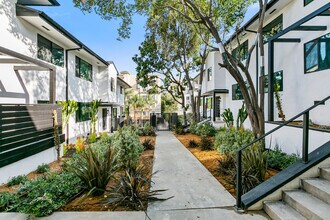 215-225 Lucas Ave in Los Angeles, CA - Foto de edificio - Building Photo