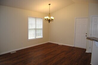 102 Maryland Dr in La Grange, NC - Building Photo - Building Photo