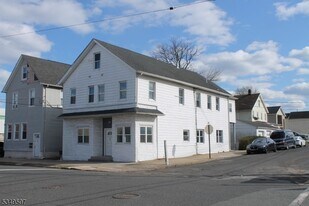 519 Roosevelt Ave, Unit 1 in Carteret, NJ - Building Photo
