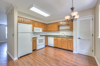 200 N Royal Oaks Blvd in Franklin, TN - Building Photo - Building Photo
