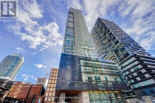 39 Roehampton Ave in Toronto, ON - Building Photo