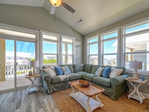 128 Sea Gull Ln in North Topsail Beach, NC - Building Photo - Building Photo