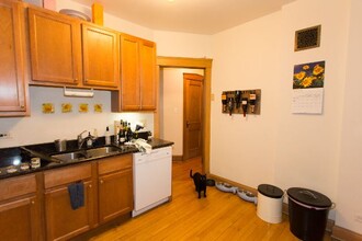5902 N Magnolia Ave, Unit M06B in Chicago, IL - Building Photo - Building Photo
