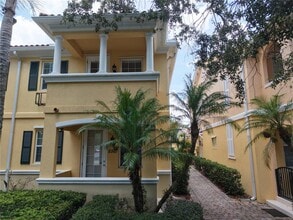 8561 Insular Ln in Orlando, FL - Building Photo - Building Photo