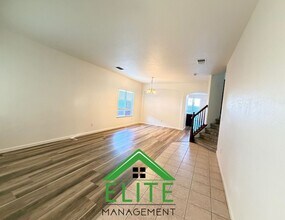 4309 Freitag Way in Elk Grove, CA - Building Photo - Building Photo