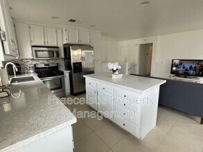 1459 Claude Ln in Chula Vista, CA - Foto de edificio - Building Photo