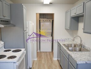 2801 Lerwick Rd in Sacramento, CA - Building Photo - Building Photo