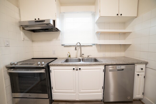 property at 1922 Wentworth St