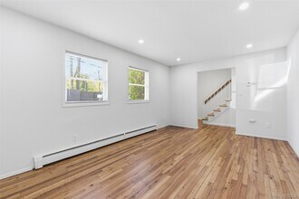 41 Potters Ln in Huntington, NY - Building Photo - Building Photo
