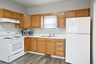 2116 College St in Cedar Falls, IA - Foto de edificio - Building Photo