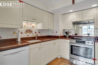 1759 Beacon St, Unit 1 in Brookline, MA - Building Photo - Building Photo