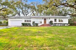 380 S Church St in Fairhope, AL - Building Photo