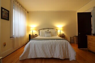 1100 Beacon St, Unit 3B in Brookline, MA - Building Photo - Building Photo