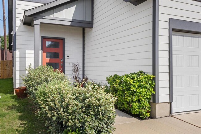 15604 Ellinger Dr in Austin, TX - Building Photo - Building Photo