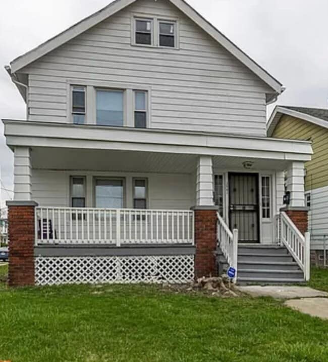 property at 3861 E 123rd St