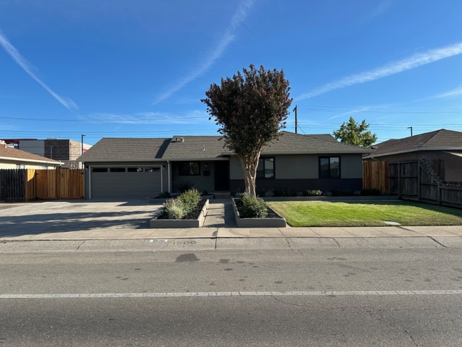 property at 1500 W Elm St