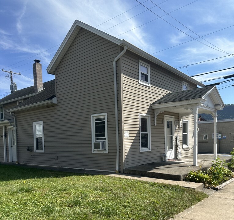 200 Race St in Liverpool, PA - Building Photo