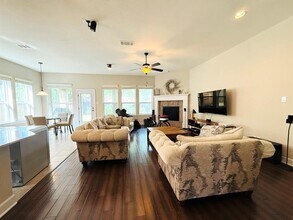 325 Navigator Dr in Austin, TX - Building Photo - Building Photo